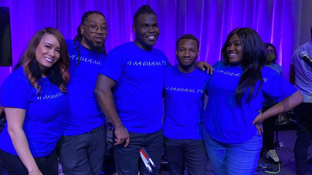 SINGER/BLIND ACTIVIST MARIO BONDS BRINGS DOWN THE HOUSE WITH VIRTUAL ALBUM RELEASE&nbsp;CONCERT