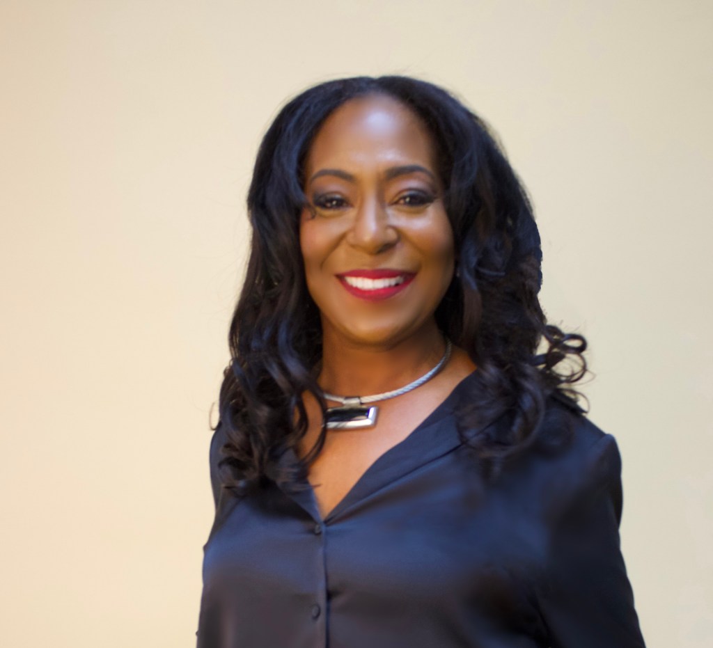 COVER GIRL INVENTRESS LISA&nbsp;ASCOLESE