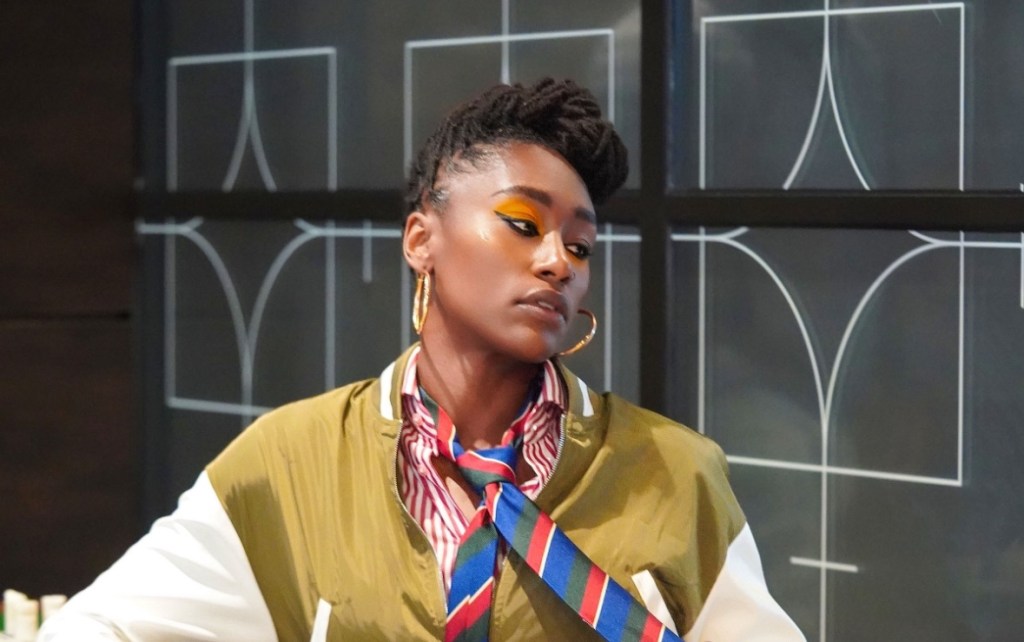 Tied to the Moment: Amina Smith in Full&nbsp;Expression