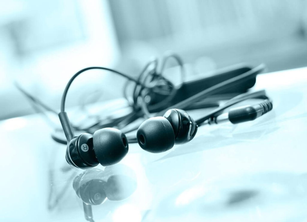 5 Brilliant Ways To Teach Your Audience About Best Chippers Branded&nbsp;Earphones